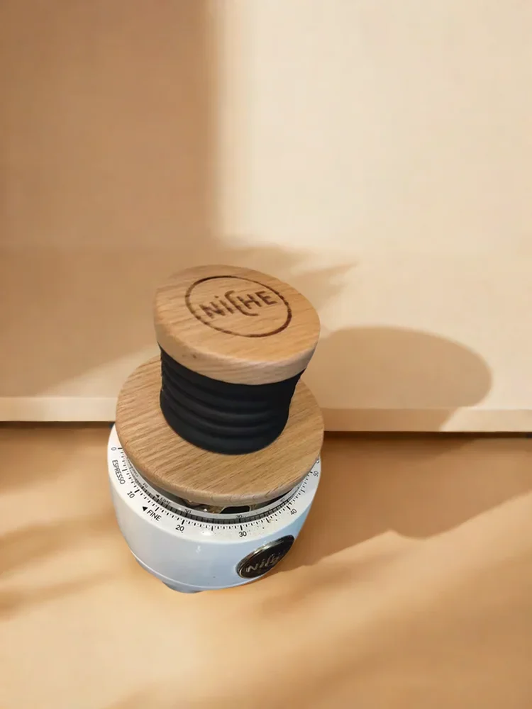 

Пресс и выдувная крышка из массива дерева. Вентилятор из дуба/ореха. Подходит для кофемашины Niche Duo.