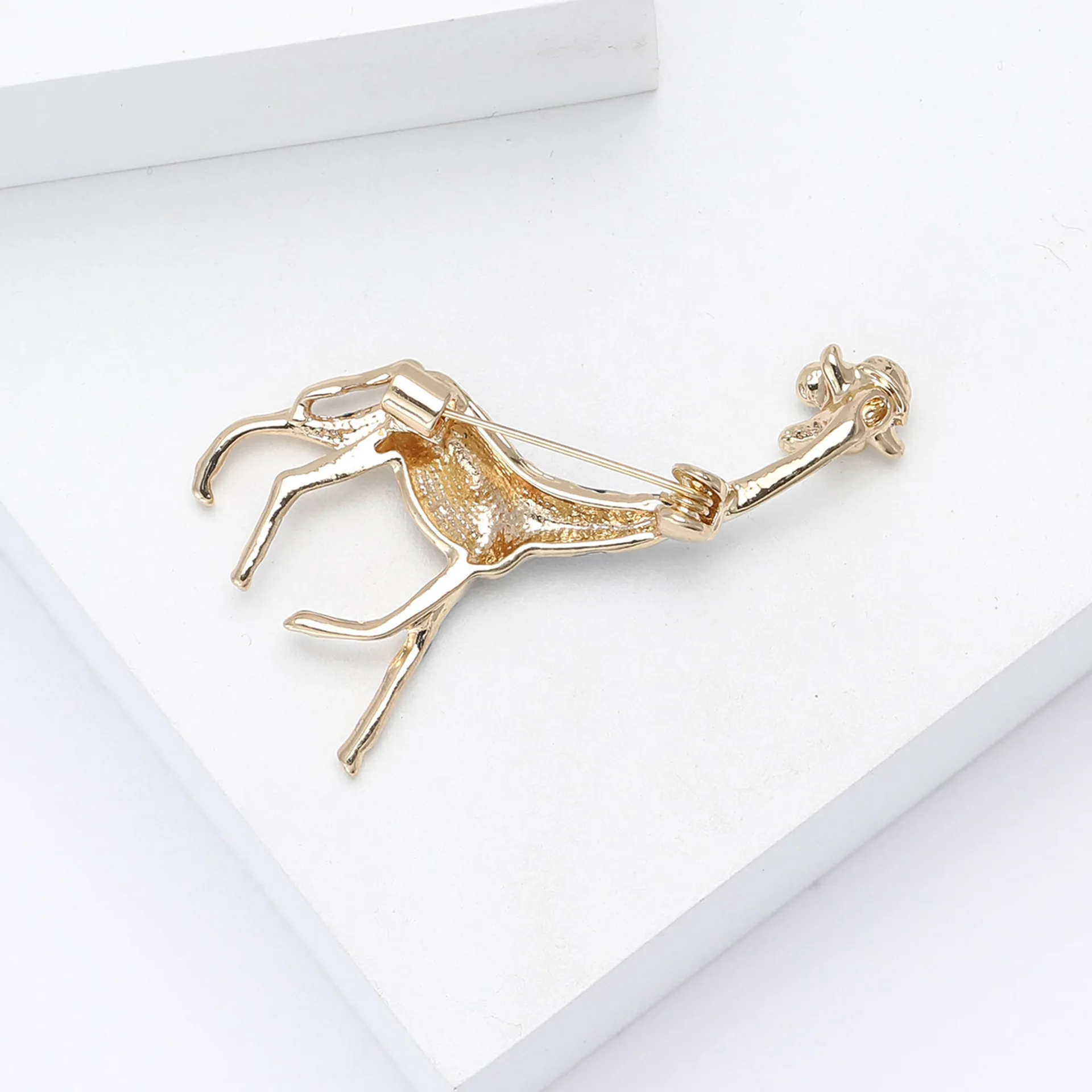 Enamel Giraffe Brooches for Women Men Trendy Metal Animal Pins Clothing Bag Accessories Personality Party Daily Jewelry Gifts