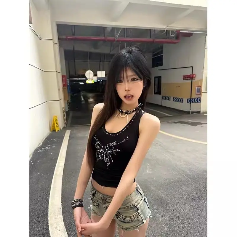 เสื้อกล้ามครอปพิมพ์ลายวินเทจสำหรับผู้หญิง ปี 2025 แบบใหม่ ไม่มีแขน ทรงเข้ารูป โชว์เอว สไตล์ Y2K สำหรับสาวมั่น