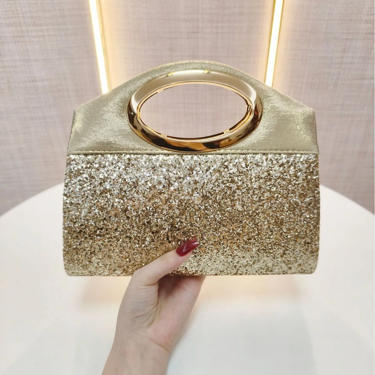 

Вечерняя сумка-клатч с пайетками и стразами для женщин: модная, блестящая, золотая, для вечеринок, свадеб и банкетов