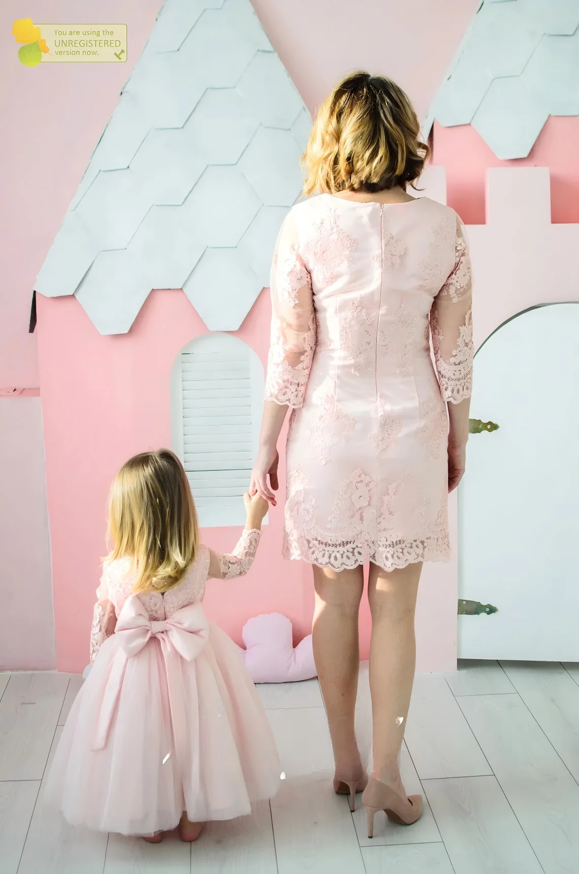 Graceful Peach Lace Mother and Daughter Matching Dresses Photoshoot Outfit Boat Neck and Half Sleeve Short Mommy and Me Dress