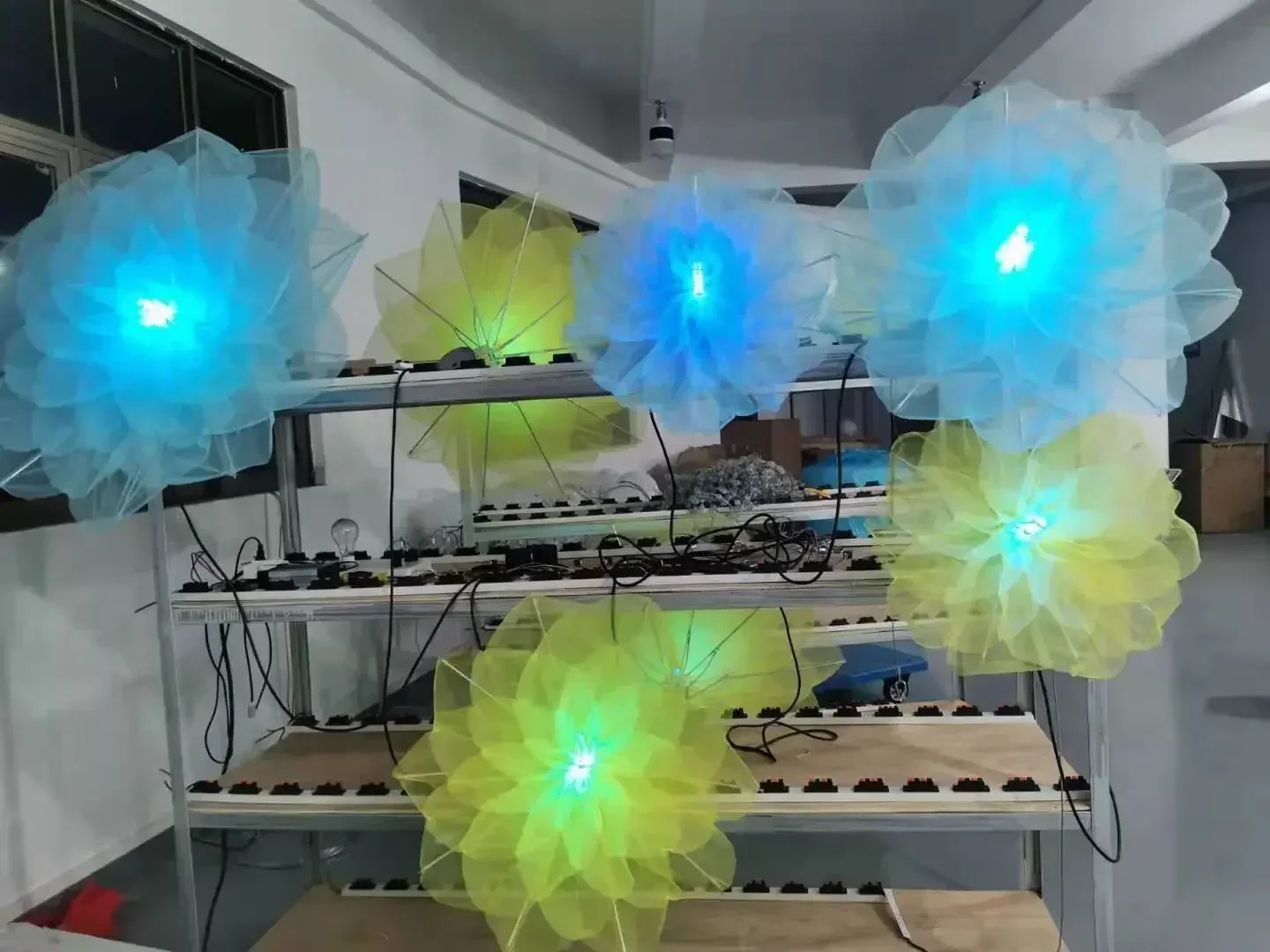 

HOT Kinetic sculpture decoration lifting ball led unfolding kinetic lights that bloom like flowers