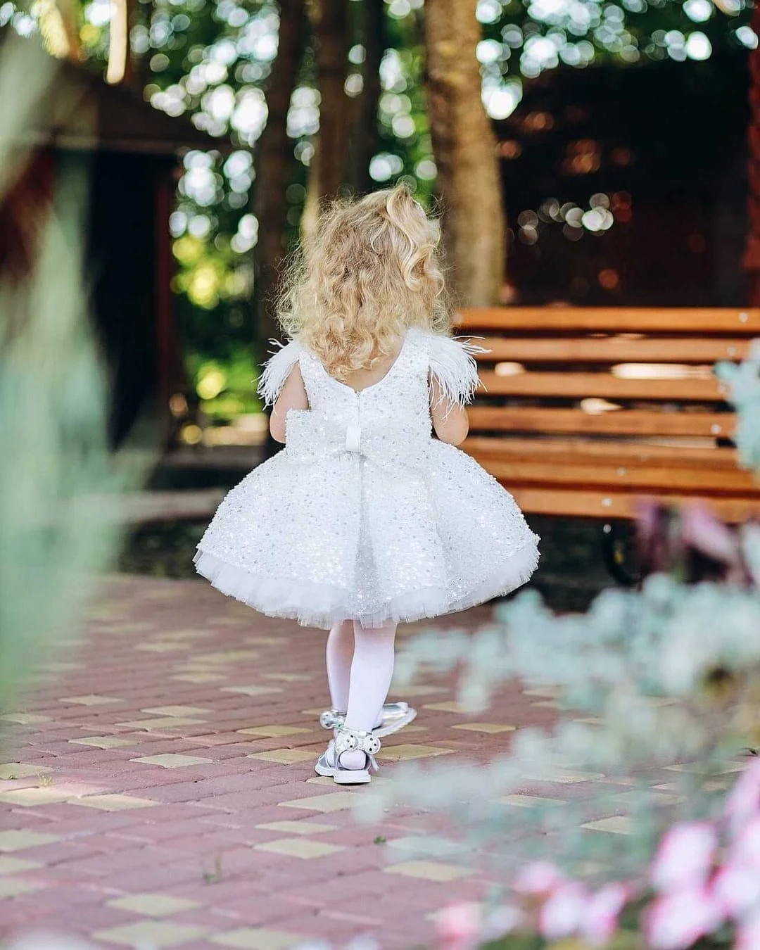 Pretty Dress Sparkly Brithday Girl Dress Featured Glitter Beadings Stones and Feather Communion Clothing for Kid Puffy Skirt