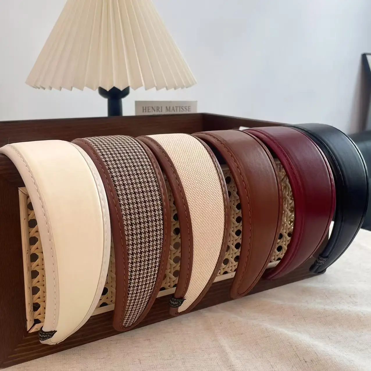 

Muweordy 2025 новые ретро повязки для волос из искусственной кожи, широкие тюрбаны, повязка на голову, нескользящий обруч, элегантные аксессуары для волос для женщин и девочек, подарки