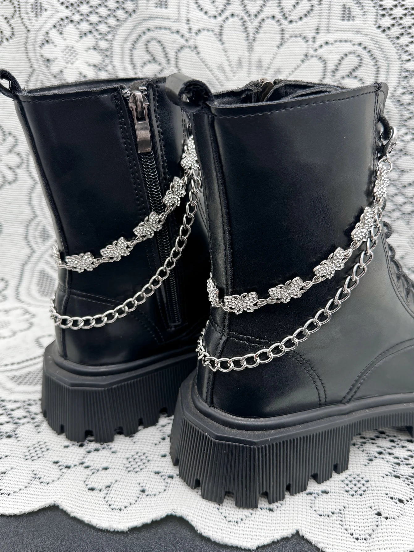 2 pairs of shoe accessories - Martin boots with metal sequins, butterfly decorations, chain, flowers, detachable for DIY use