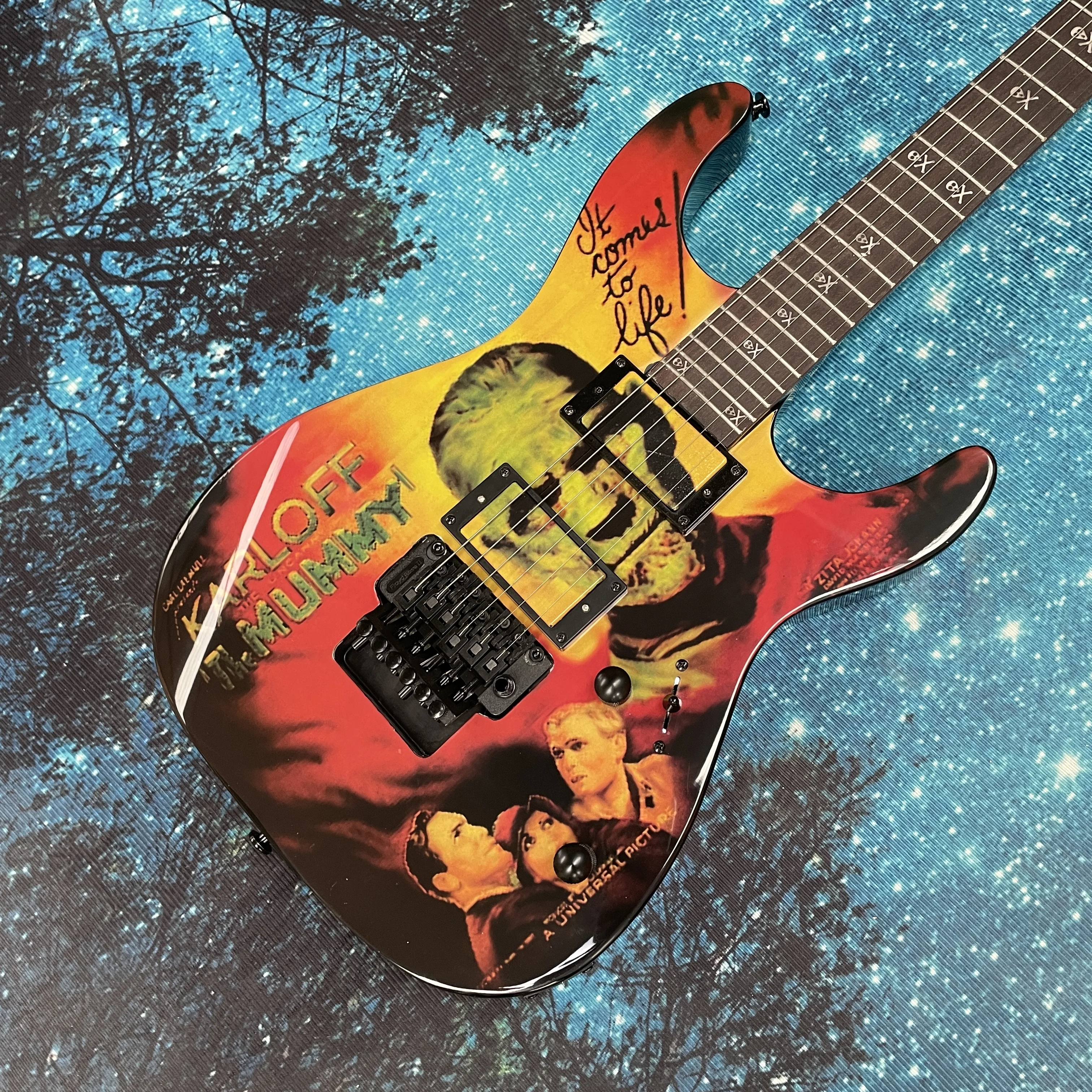 Vintage-style electric guitar with bright tone and full midrange. Maple neck guitars, suitable for professional or advanced meta