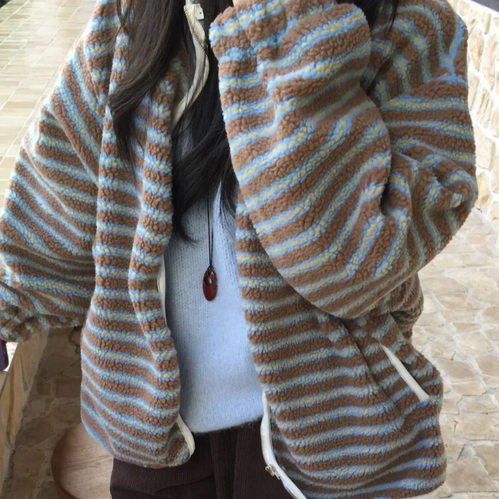 

Faionable Chic Lamb Fur Jaet Women's Stripe Design Agel Vintage Trendy ort Coat Cotton Blend Polyester Fiber