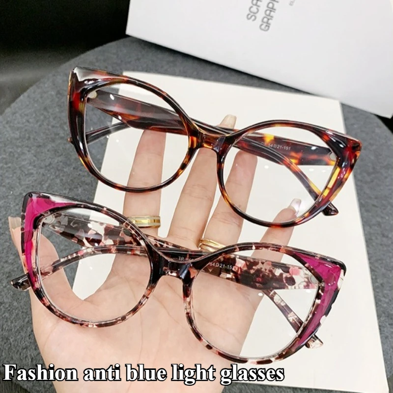 Neue modische Anti-Blaulicht-Brille, ultraleichte flache Gläser mit Katzenaugen-Farbblockierung, vielseitig und hochwertig für Frauen