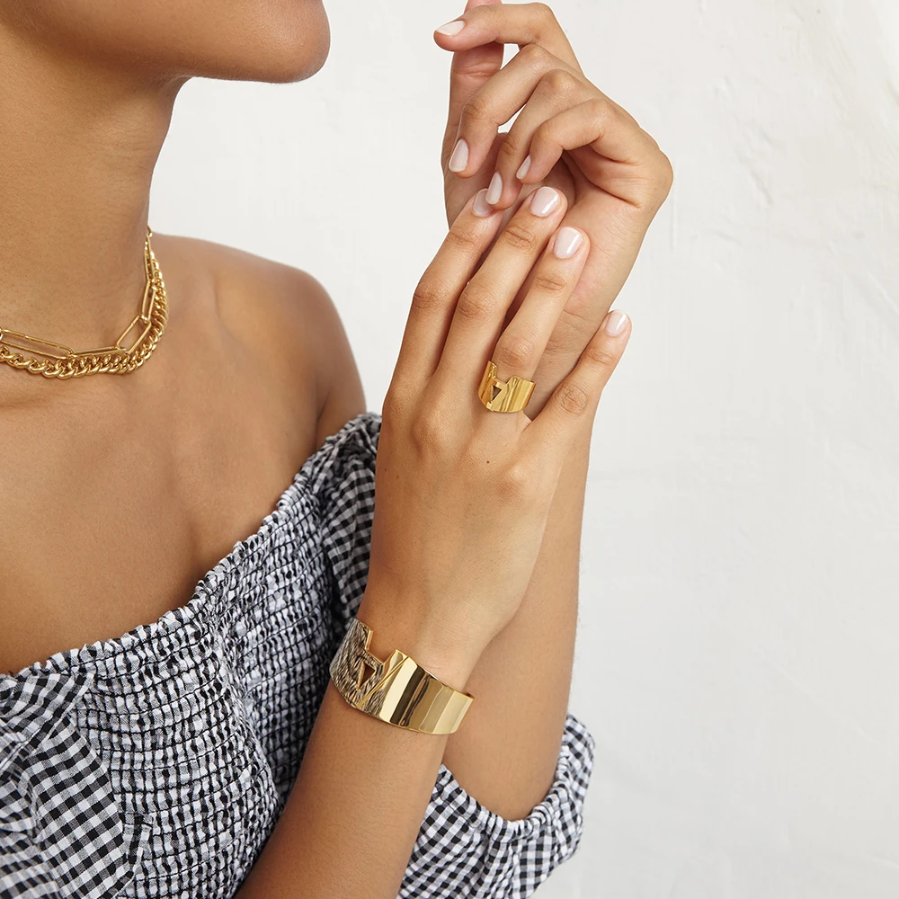 

ENFASHION Initial Letter Bangles For Women Hollow Alphabet Open Bracelets Stainless Steel Gold Color Fashion Jewelry Gifts B2163