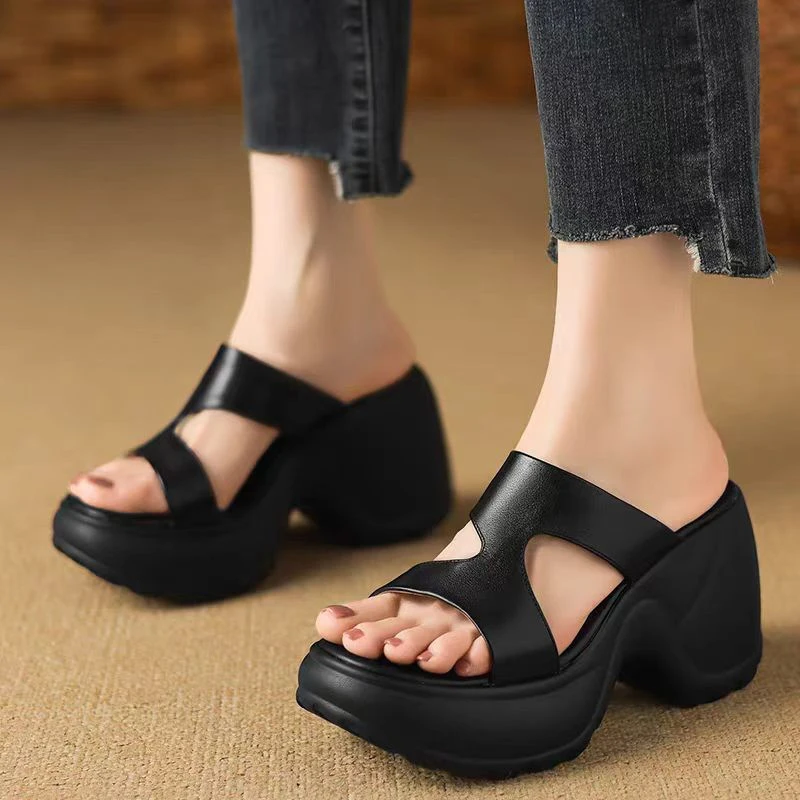 

Женские шлепанцы на платформе, сандалии на высоком каблуке, модные повседневные туфли на массивной подошве, летние трендовые пляжные шлепанцы 2026 года