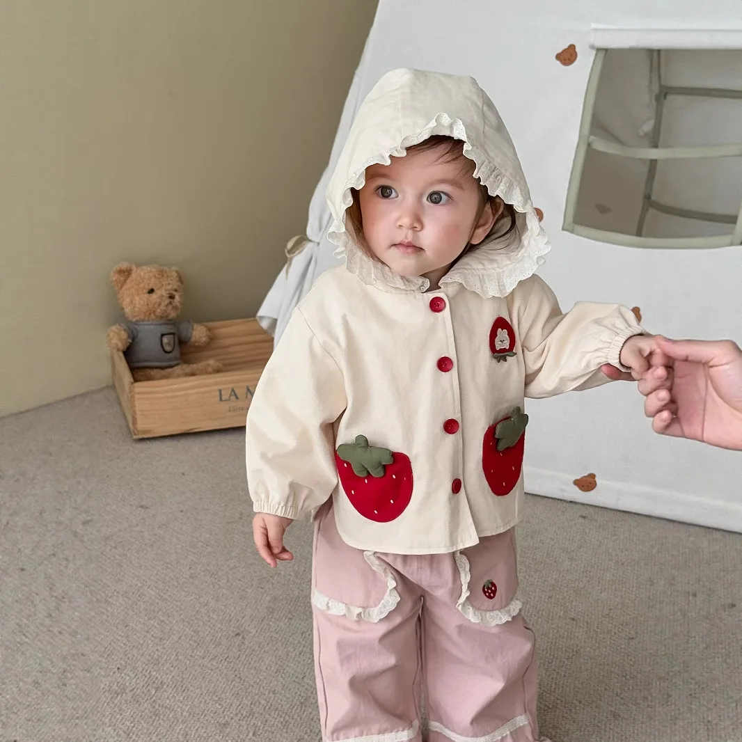 

Girls' Strawberry Jacket 2025 New Autumn Super Cute Hooded Lace Cartoon Top Children's Sweet Autumn Clothes