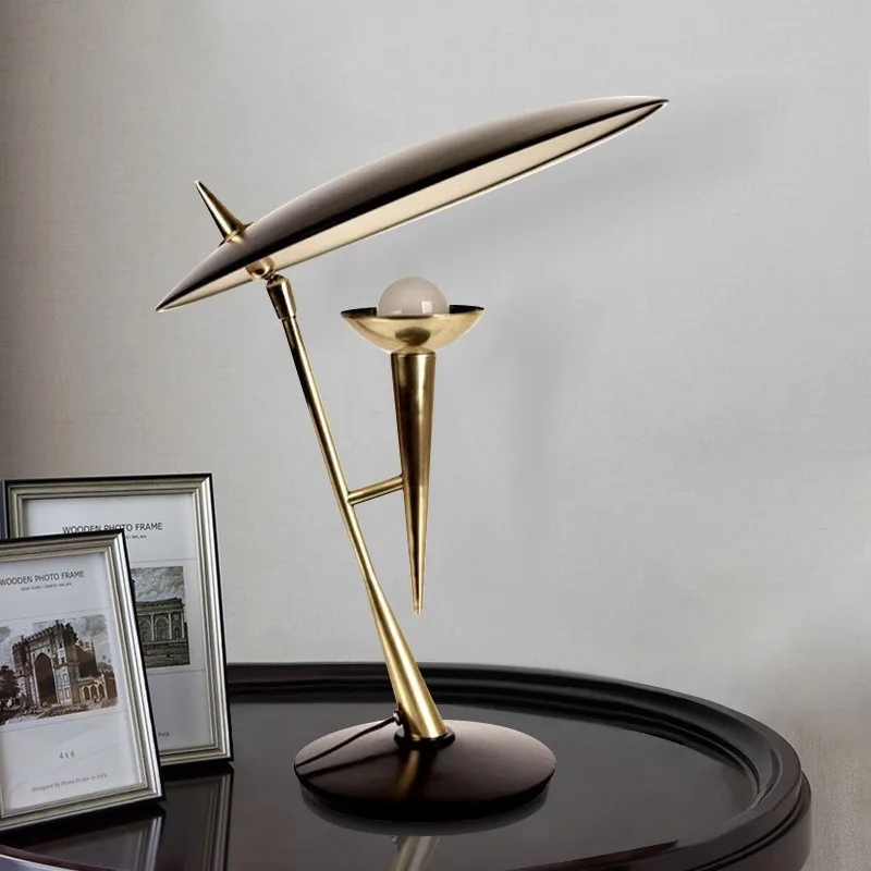 Personalized Creative Floor Lamps Fashionable Living Room Iron Table Lights Designer Model Room Bedroom Bedsides Metallic Luster
