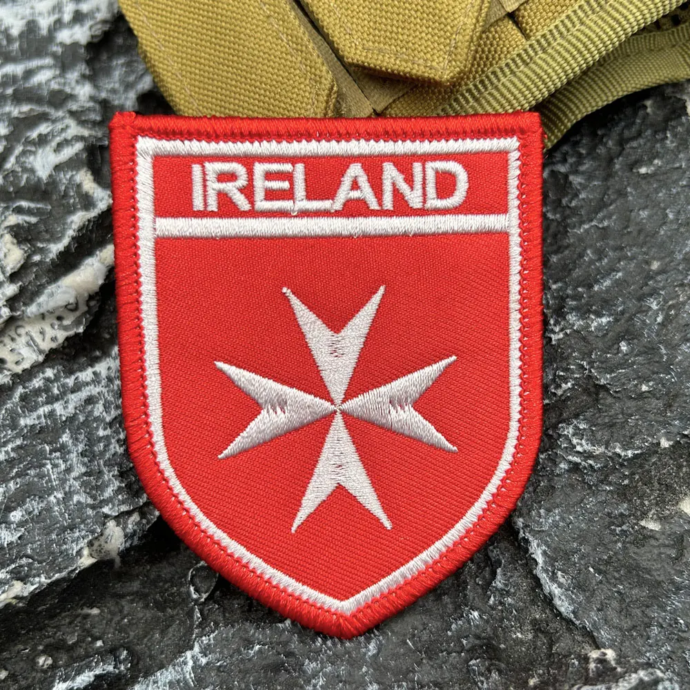 ترتيب مالطا أيرلندا - شارات رقع مطرزة لمجلس الشباب الوطني أيرلندا مع خياطة على الظهر، لحقائب الظهر والسترات