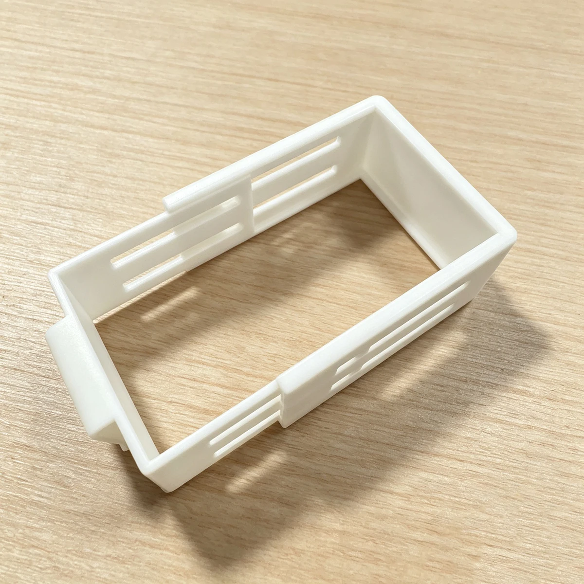 White Clip-On Extendable Refrigerator Hanging Storage Box, Refrigerator Partition Expansion Storage Basket, Household Food, Snack, and Seasoning Compartment Storage Rack