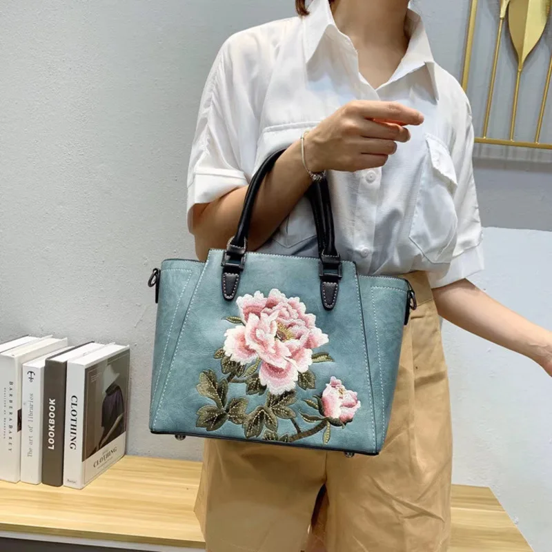 GAGACIA New Vintage borsa a tracolla con ricamo donna 2024 borsa a tracolla in pelle di grande capacità borse in stile cinese con fiori retrò