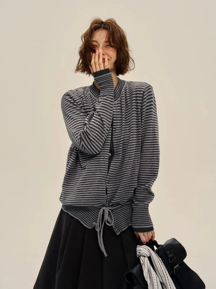 Fashionable Stripe False Two-piece Color Blocking Design Knitwear Spring New Women Versatile Top