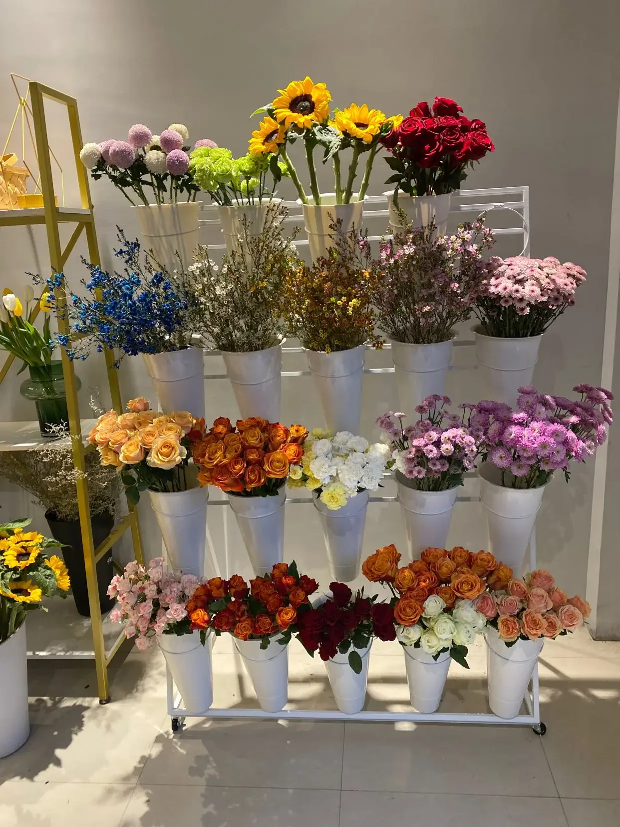 Fresh Flower Shop Metal Stand Movable Iron Multi-layer Flower Display Rack Flower Bucket Rack Balcony Decorations Plant Stand