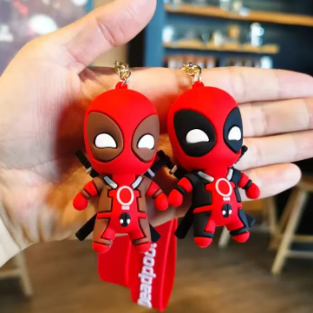 

Marvel Deadpool Keychain - Funny Q Version Keyring, Cute Anti-Hero Backpack Charm for Fans & Couples (Gift Idea)