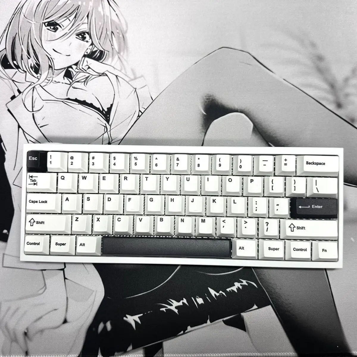 

Черно-белые минималистичные кейкапы (клавишные колпачки) с английской и японской раскладкой, простые, из PBT-материала, сублимационная печать, оригинальная высота.