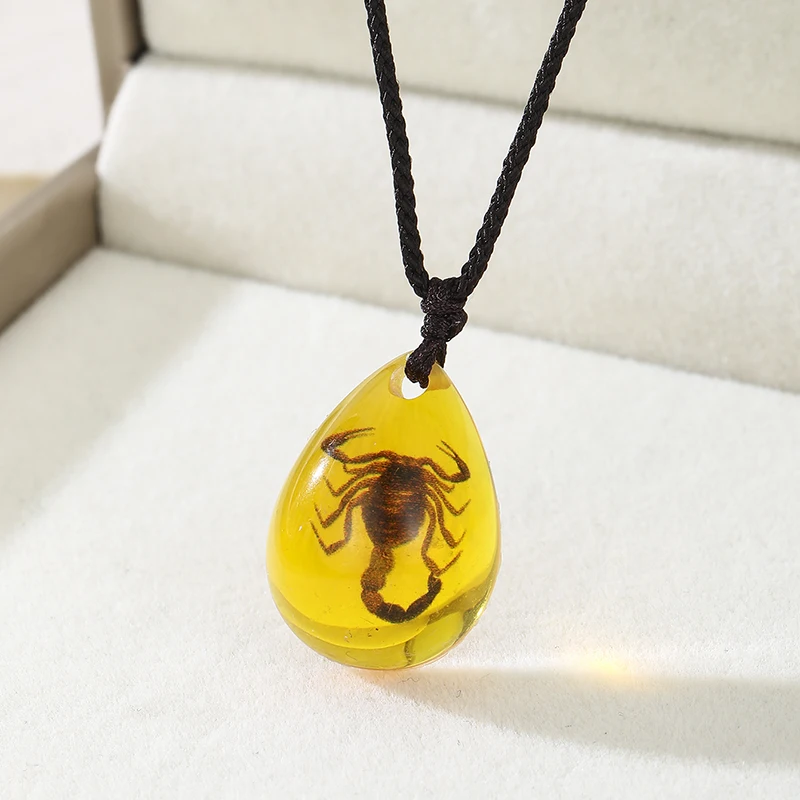 Retro Amber Pendant Necklace Fashion Insect Golden Scorpion Amber Drop Pendant Necklace Men's and Women's Necklace Accessories - view 2