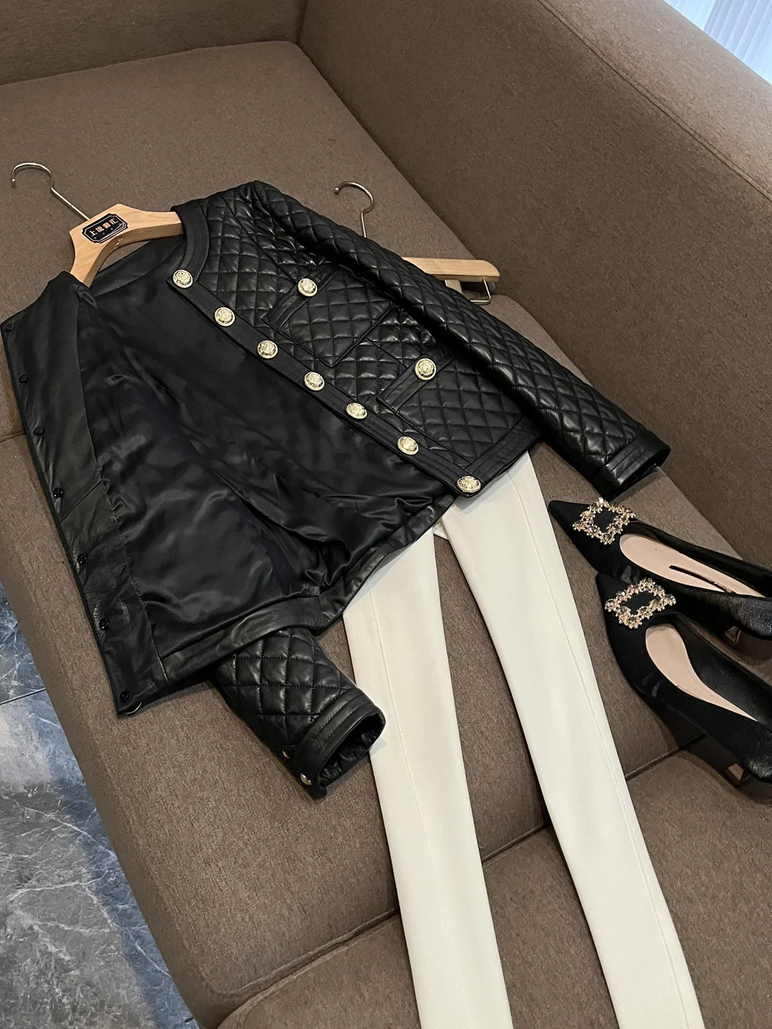 レトロなスタイルの本革ジャケット、女性用シープスキンコート、ファッショナブルなマットデザイン、2025年冬新作