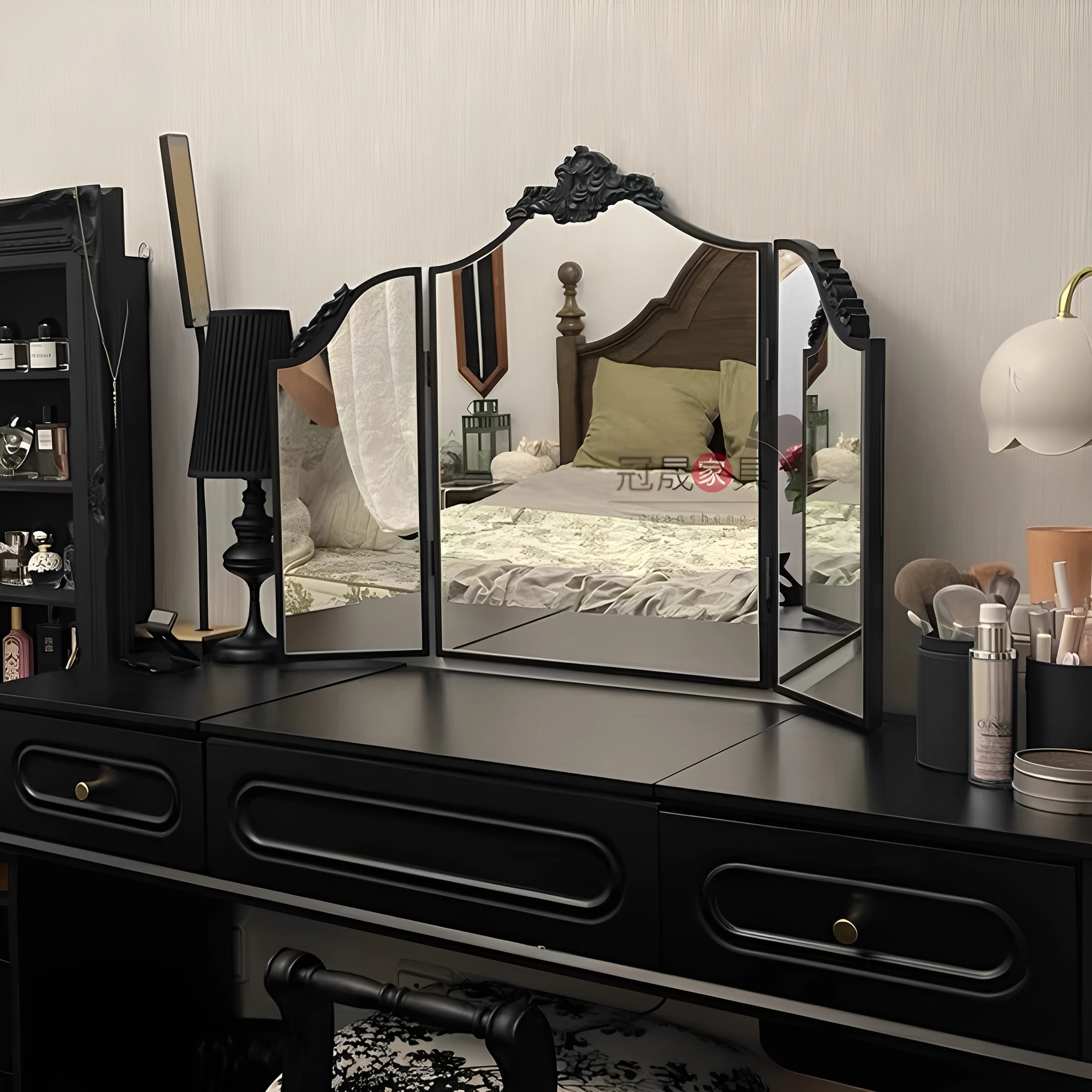 French light luxury makeup mirror desktop retro tri-fold mirror European desktop three-sided mirror European engraving