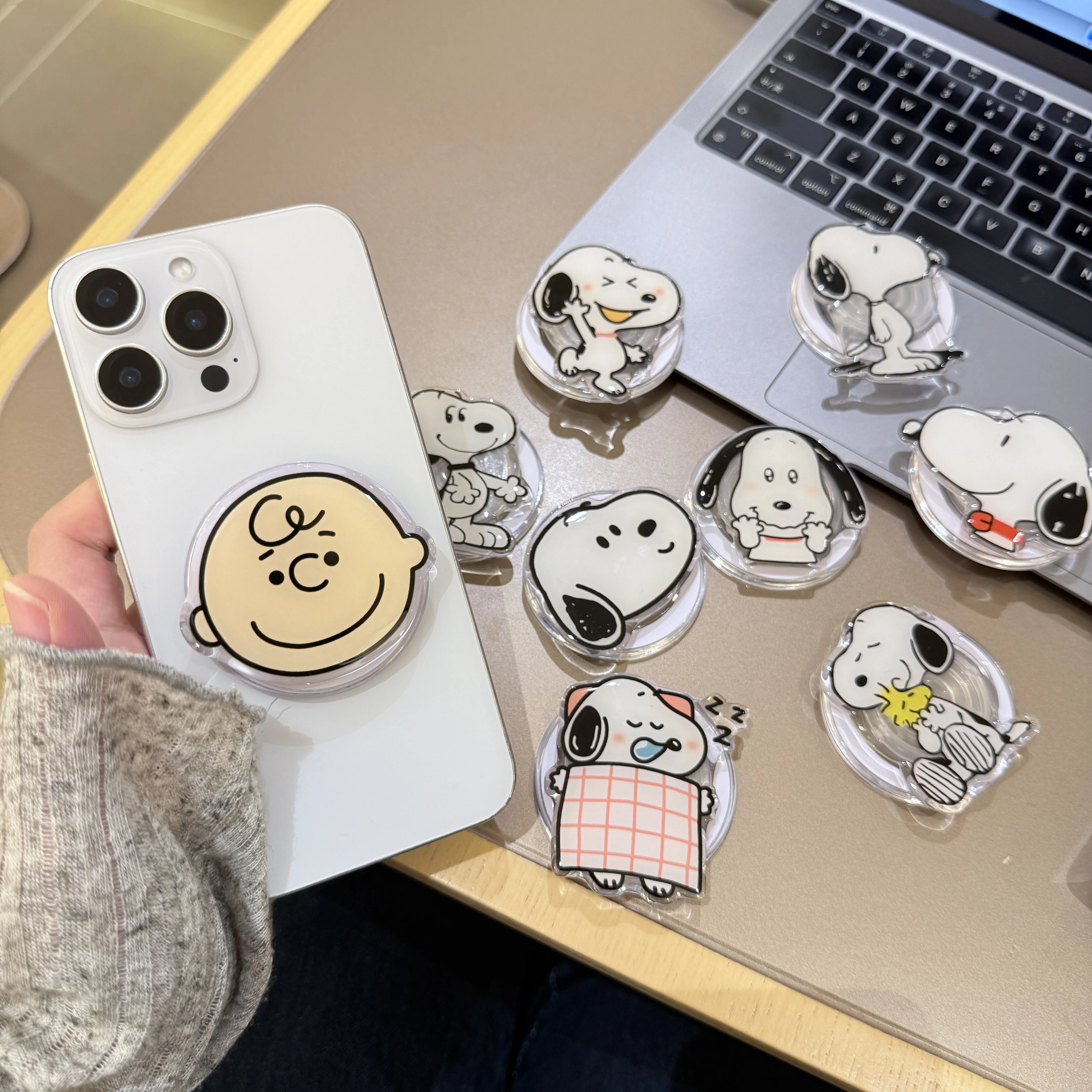 Милый щенок для Snoopy, магнитный держатель для смартфона на присоске, магнитный держатель для мобильного телефона Samsung для Z Flip 7, практичная магнитная подставка для телефона