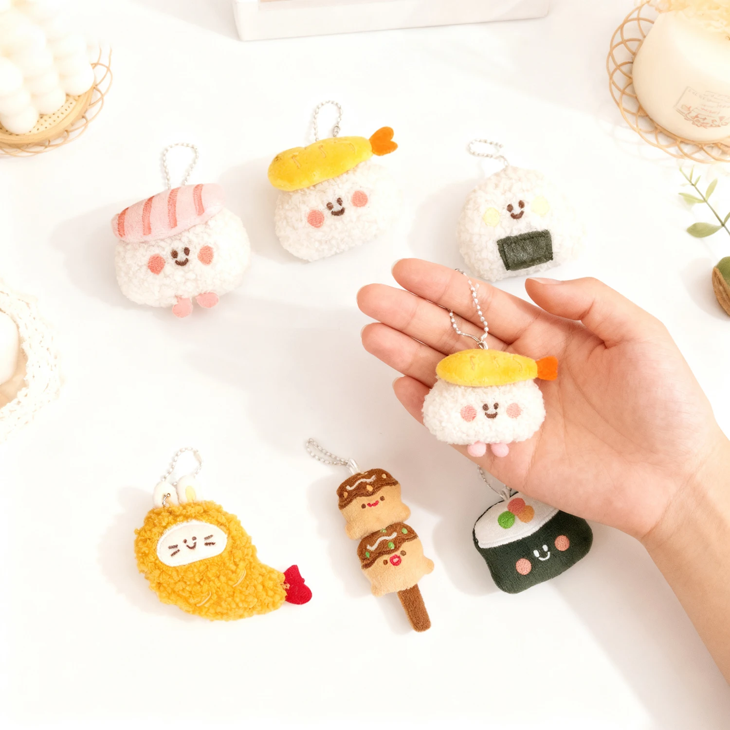 6er-Set Niedliche Plüsch-Lebensmittel-Schlüsselanhänger: Sushi-Taschenanhänger, Rucksack-Accessoires, Kreative Puppen-Schlüsselringe als Geschenk – Detail 2