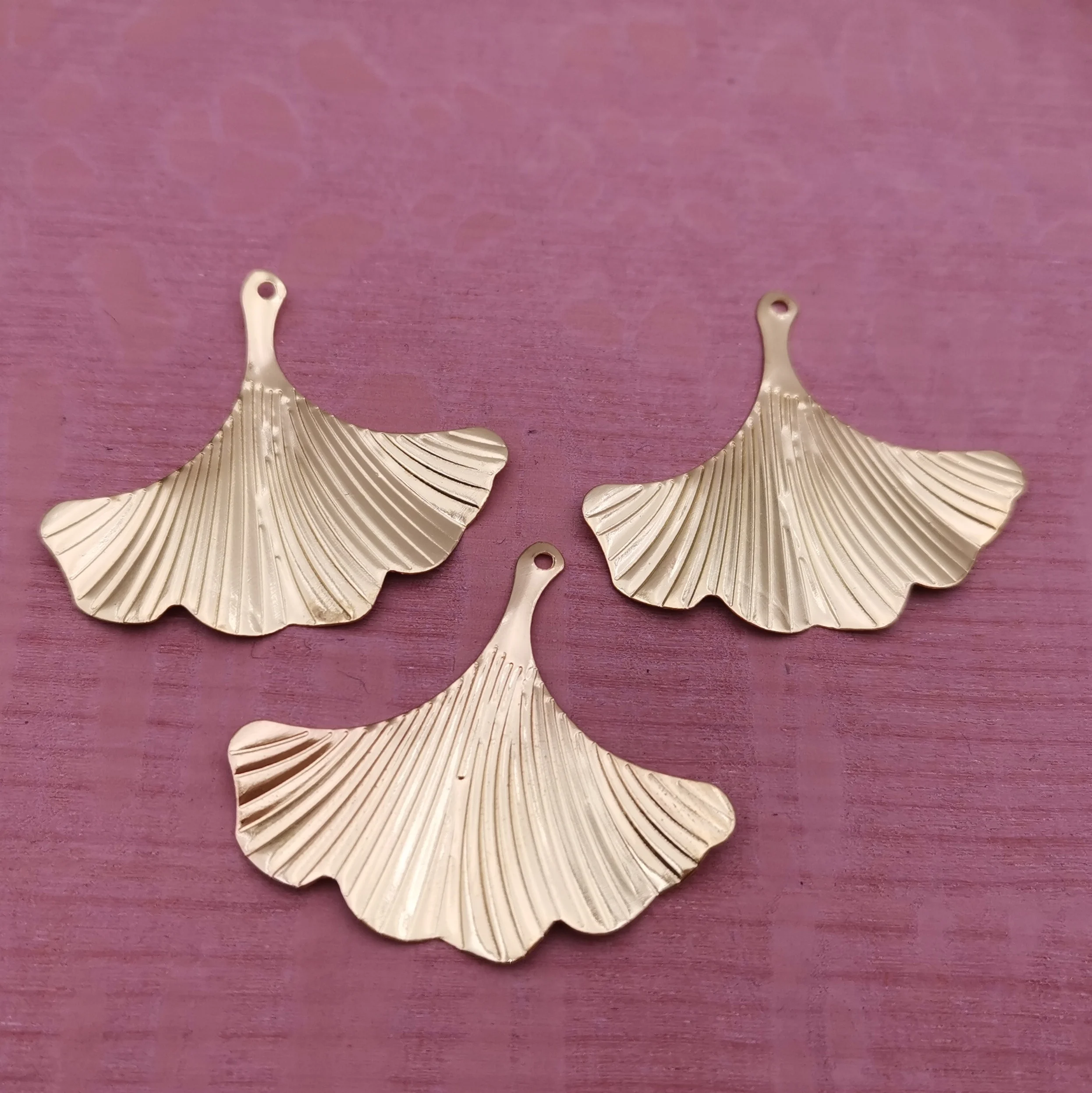 

100 шт. ювелирные аксессуары «сделай сам», 36x33 мм, золотой цвет, металлические филигранные листья гинкго, цветы, ломтики, подвески, подвески, изготовление подвесок