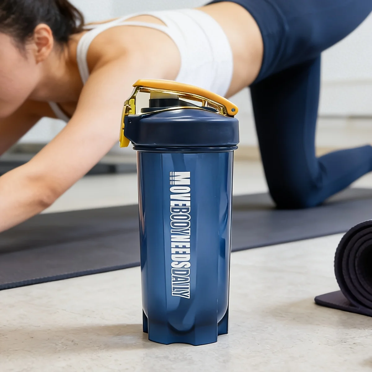 1 unidade de Garrafa Portátil para Shake de Proteína 550ml com Bola de Mistura de Plástico para Entusiastas de Fitness e Atletas, Perfeita para Atividades ao Ar Livre