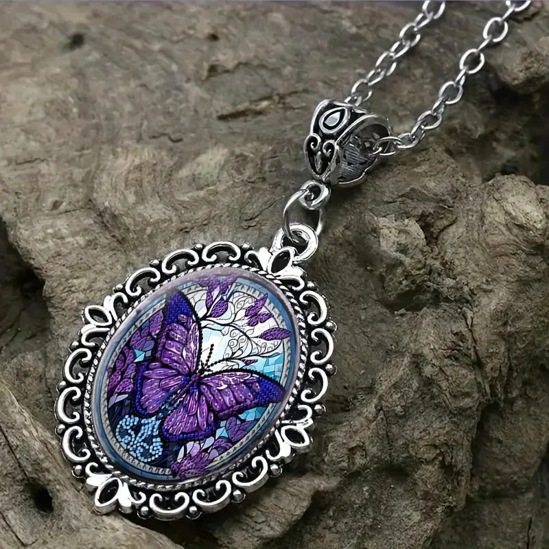 2025 ربيع/صيف جديد رائع الأرجواني فراشة الزجاج قلادة قلادة ، سترة سلسلة اكسسوارات مخصصة للرجال والنساء