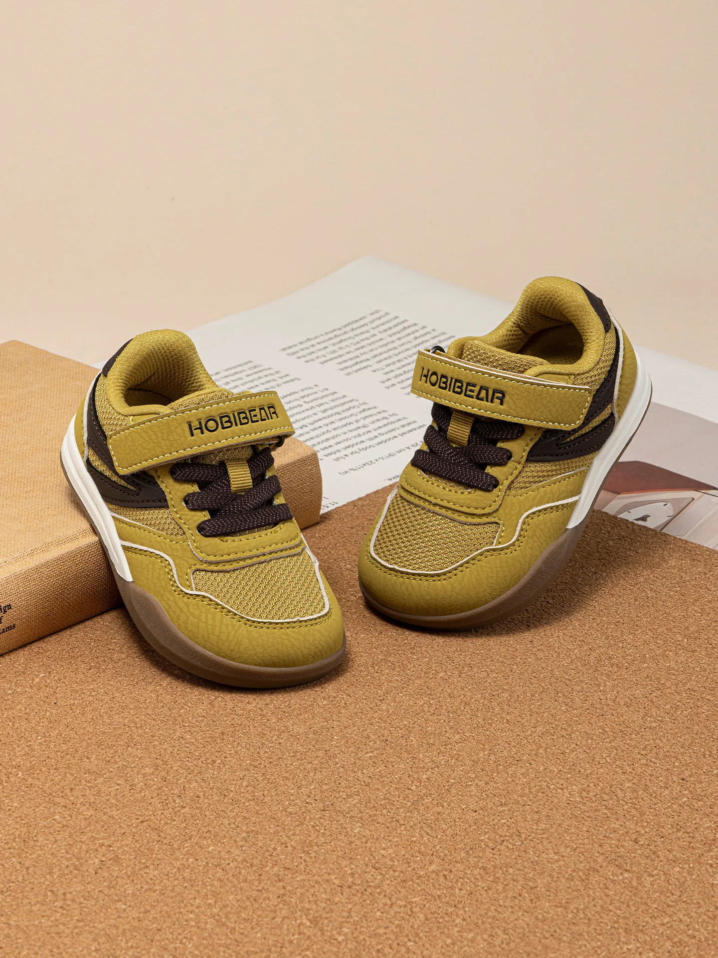 HOBIBEAR Kleinkinder-Sneaker mit breiter Passform, Klettverschluss, minimalistischer Sneaker aus Kunstleder und Mesh-Patchwork – Detail 11
