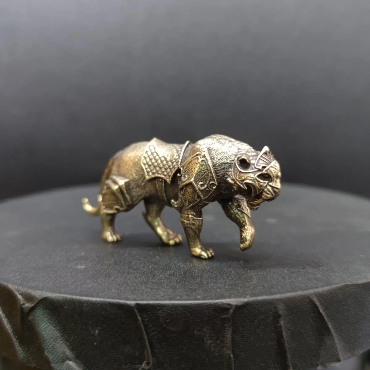 Brass Solid Tiger in Armor Artificial Animal Action Figures Toys Model Manchurian Tiger Miniature Ornament Accessories Gifts