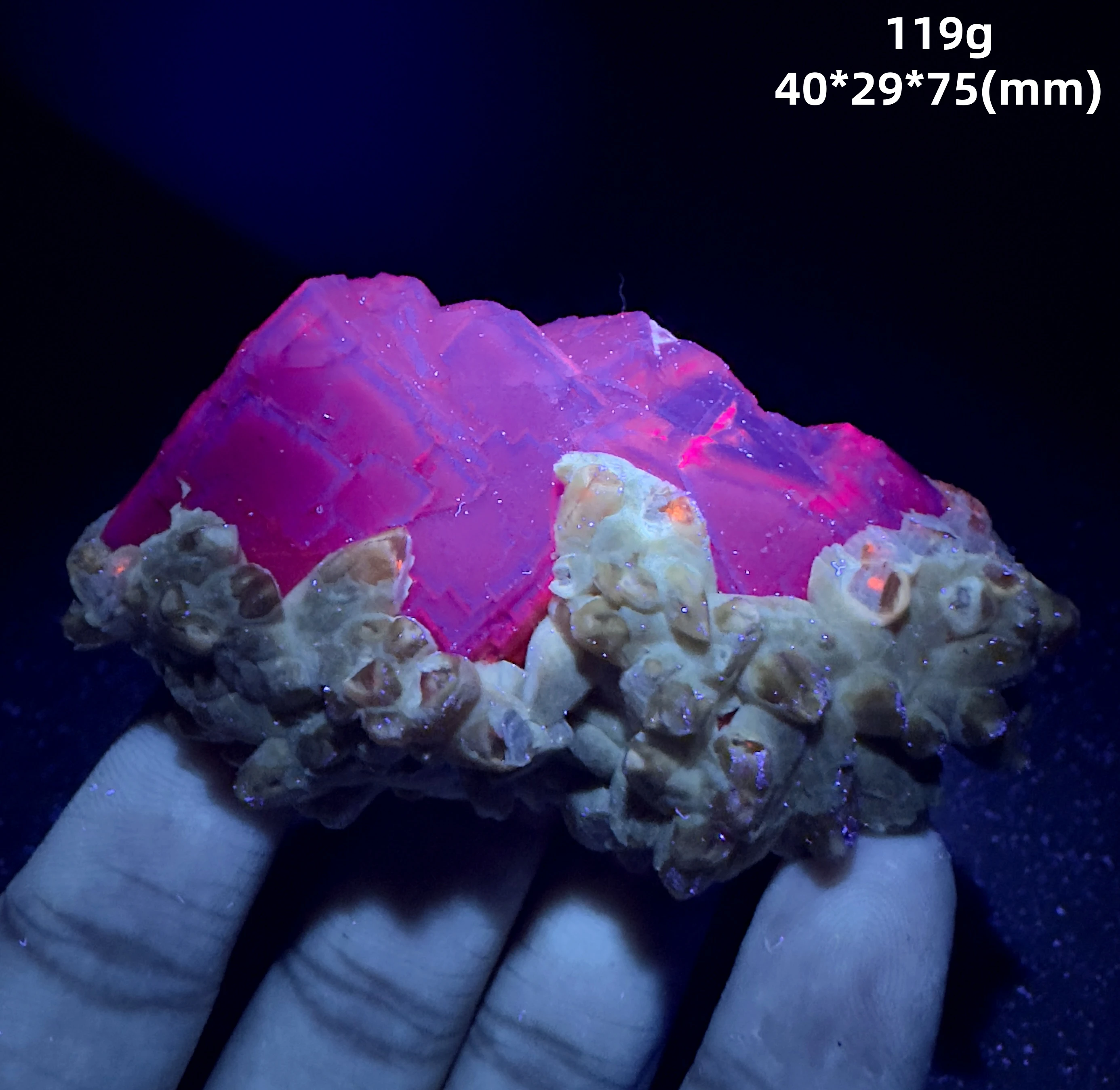 

119g Natural Pakistan fluorescence cube black rose fluorite Symbiotic with calcite mineral specimens