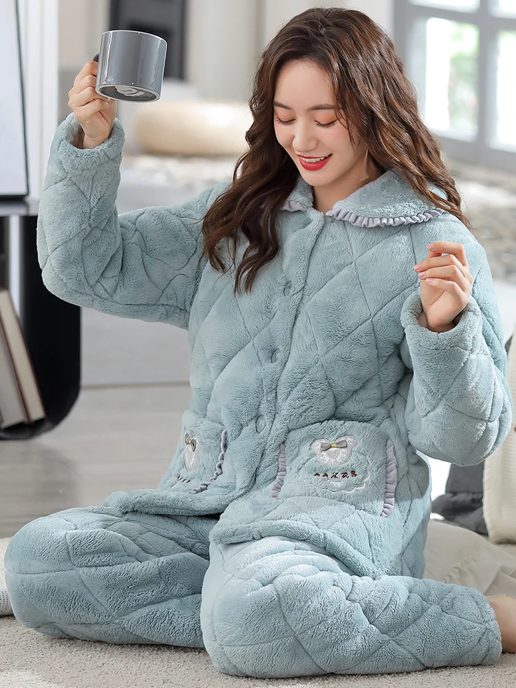 pigiama-da-donna-in-pile-spesso-di-velluto-corallo-nuovo-stile-invernale-set-di-abbigliamento-per-la-casa-in-flanella-di-cotone-a-tre-strati-indossabile-anche-all'esterno