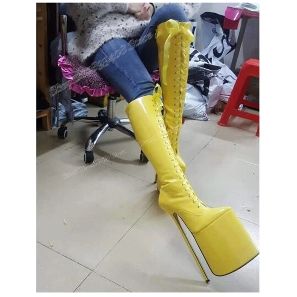 Botas altas de couro amarelo para mulheres, salto super estilete, com cordões, sapatos de plataforma sexy, 30cm, 2024