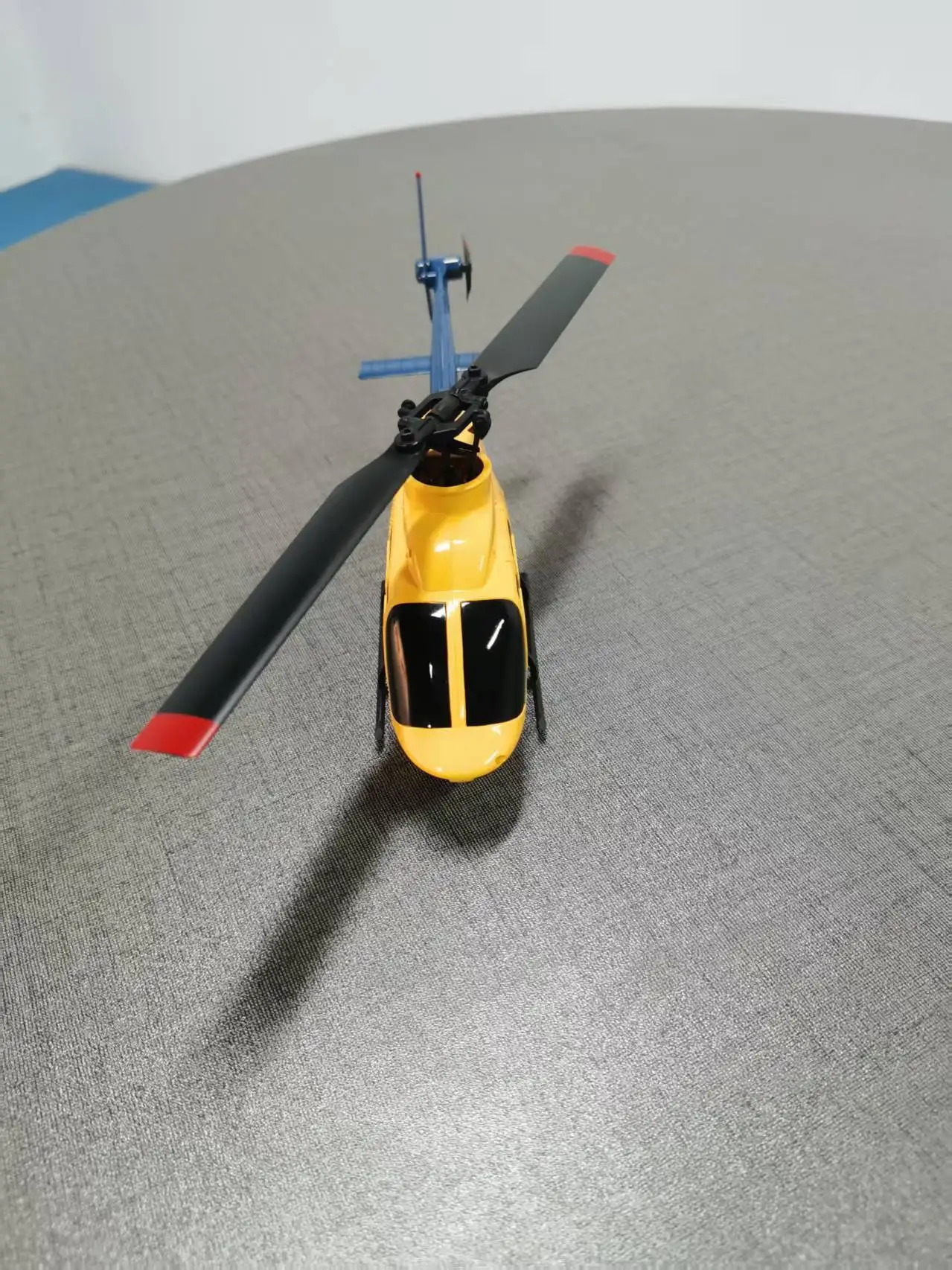 Bell 206 RC-Hubschrauber im Maßstab 1:42, ferngesteuertes Spielzeug mit 4-Kanal-Höhenhaltung, optischer Fluss, kollektiver Tonhöhe, FP-Funktionen