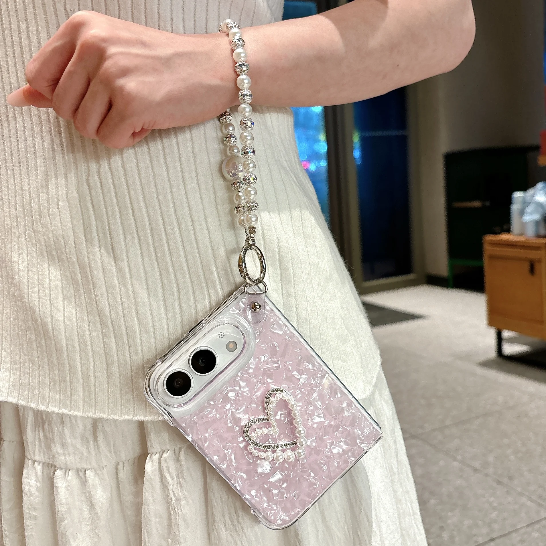 Fashion Shell Pattern Heart-shaped Pearl Strap Phone Case for iPhone Ultra 18 Fold Wide Shockproof Comfortable Grip Slim Cover view 5