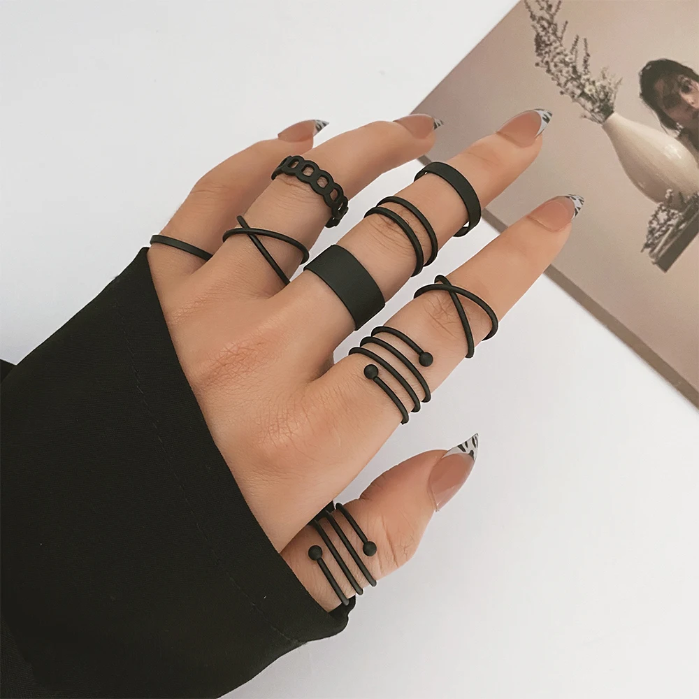 IPARAM Punk Gothic Black Finger Knuckle Ring Set For Women Vintage Minimalist Geometric Chain Wide Ring Fashion Jewelry Gift