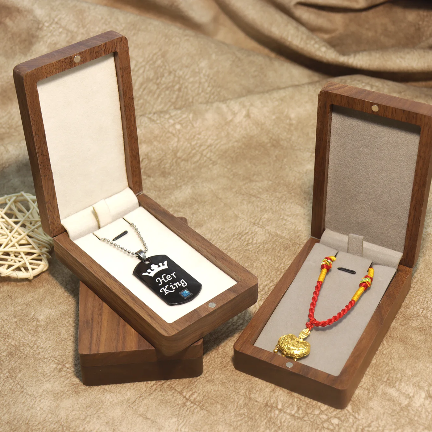

Extra long black walnut pendant necklace pendant jewelry packaging storage box military green women's portable wooden gift box