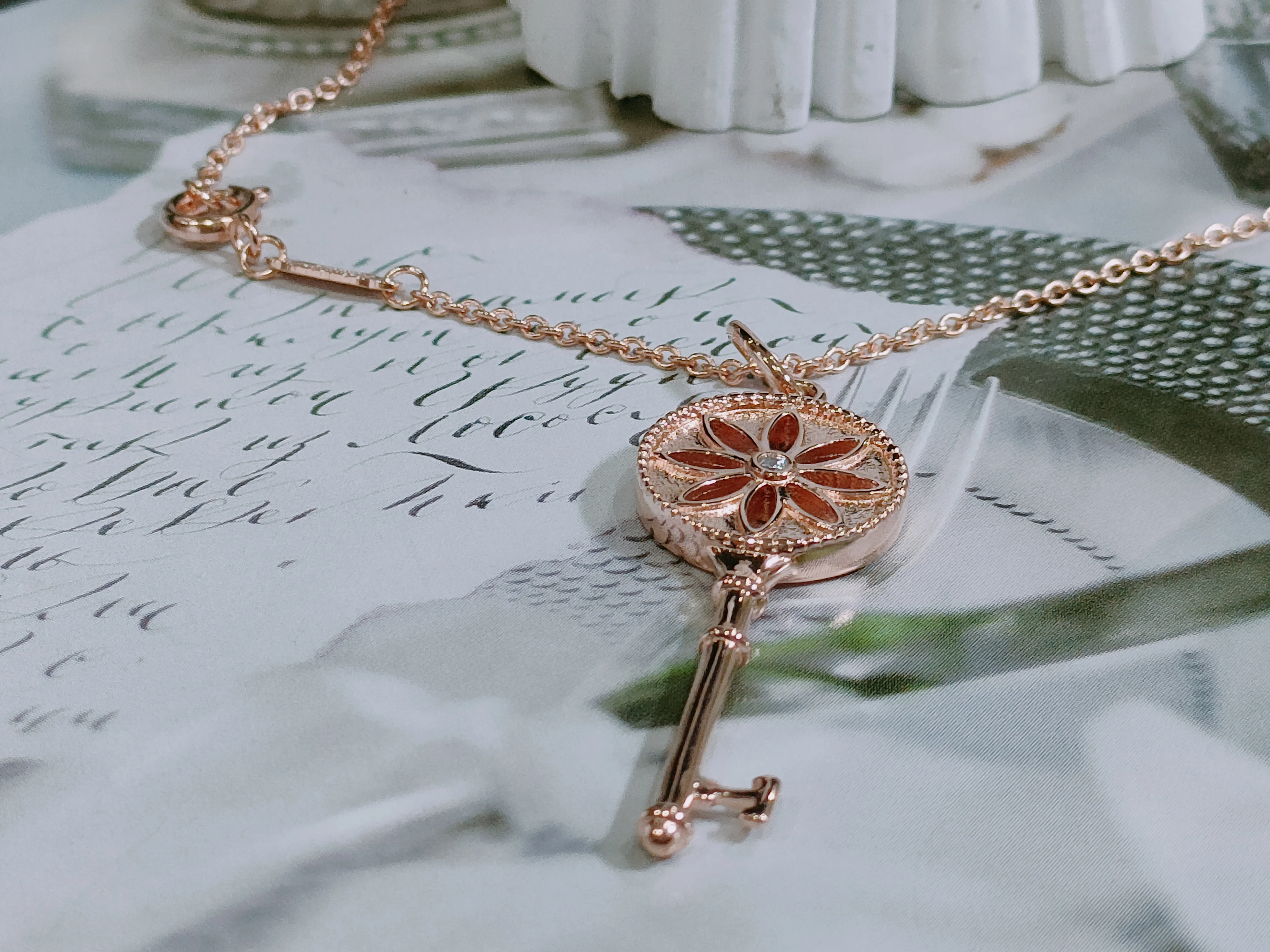 

Solid silver S925 office ladies' jewelry hollowed out chrysanthemum fashion necklace T home style gift for girlfriend