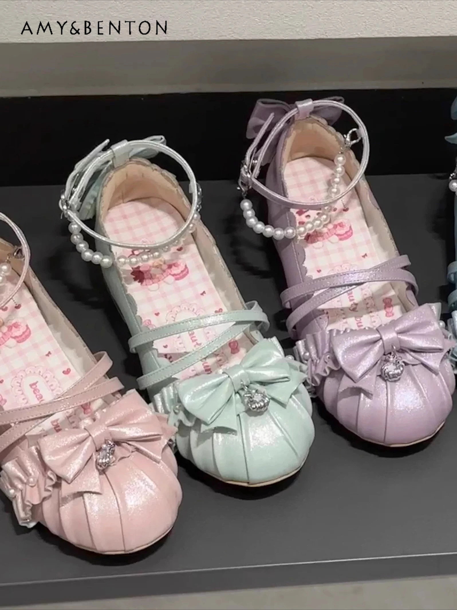

Original Lolita Style Sweet Girl Low Heel Mary Jane Shoes Cute Bowknot Rhinestone Round Toe Pearl Pendant Single Shoes for Women