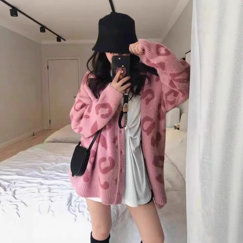

Розовый свитер с v-образным вырезом и леопардовым принтом, женский осенне-зимний свитер в Корейском стиле, свободный крой, утягивающий свитер, вязаный кардиган, куртка 2025