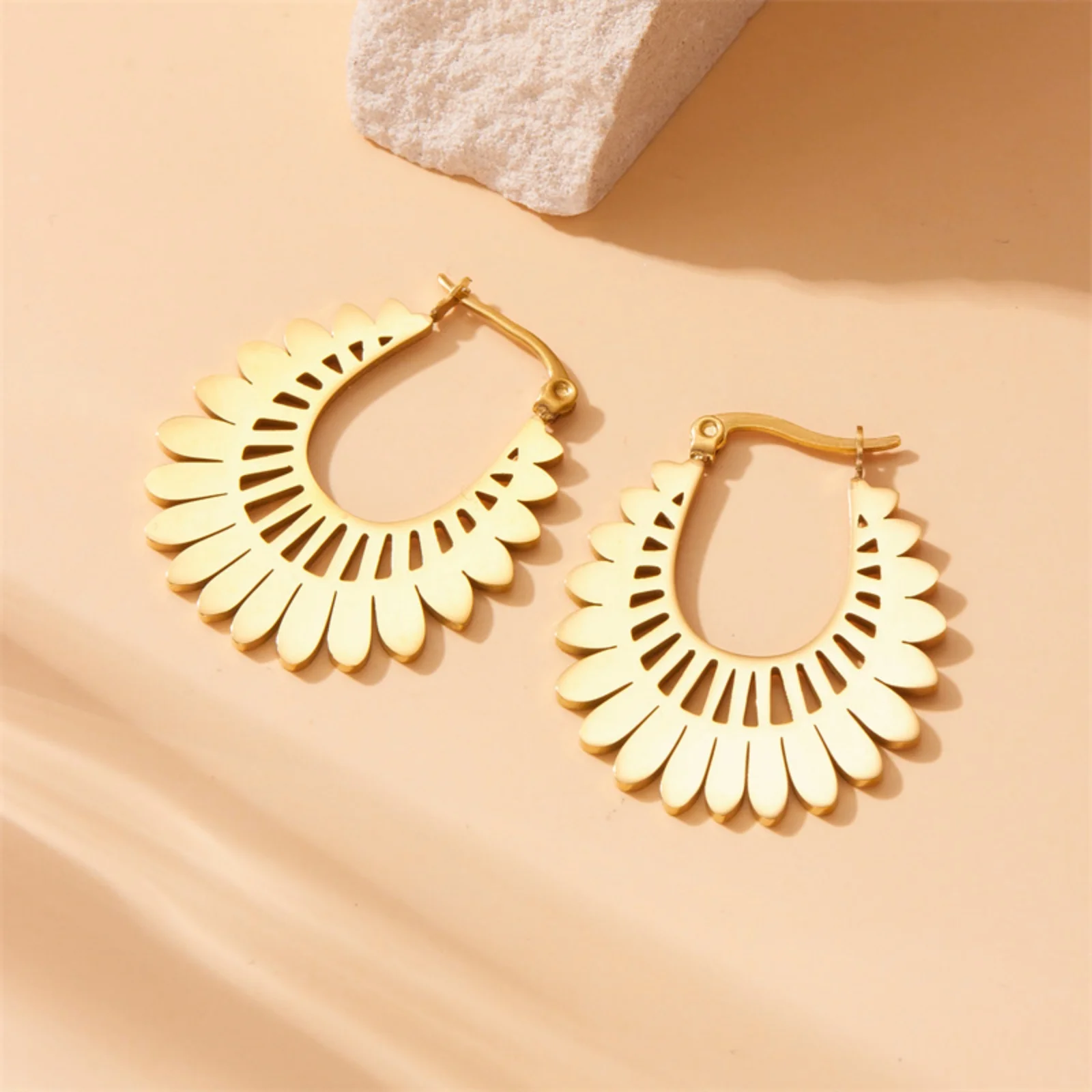 316 Stainless Steel U-shaped Patterned Geometric Smooth Gold-Plated Earrings ，Fashion Women's Jewelry SAE48