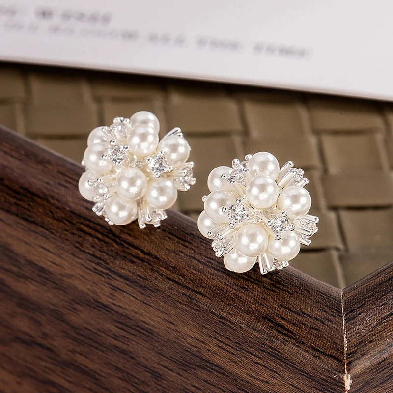 New Summer French Exquisite Pearl Hydrangea Earnail High Quality Small and Luxurious Earaccessory for Women KOFSAC