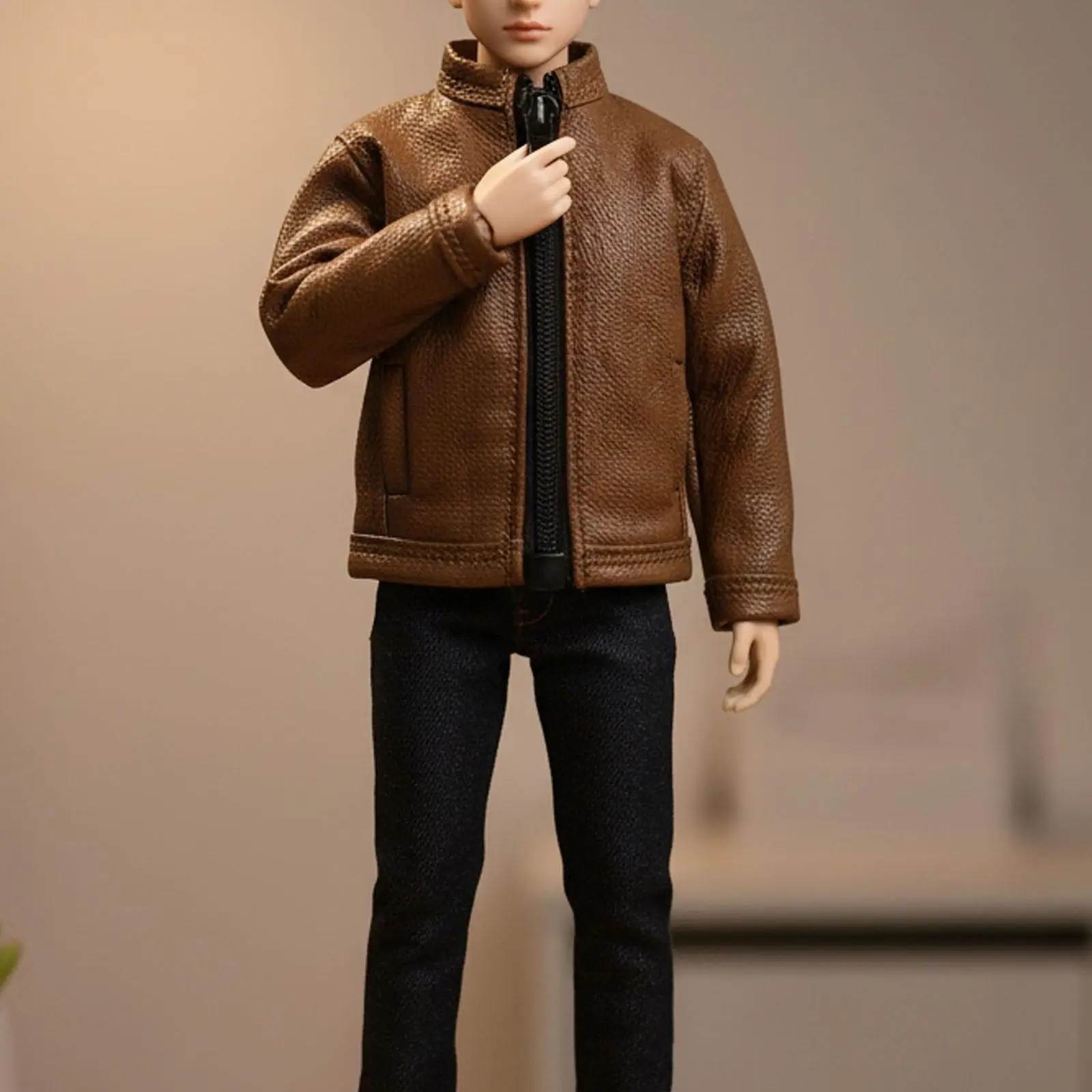 

Кожаная куртка для куклы в масштабе 1:12, реалистичный миниатюрный аксессуар, одежда для фигурок, для кукольного домика, косплей