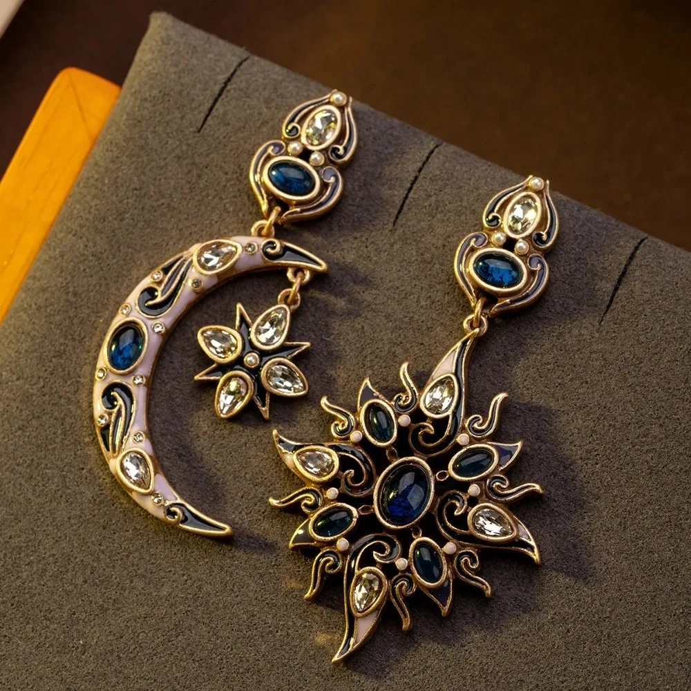 

Light Luxury Asymmetric Vintage Enamel Ear Drop Versatile Diamond Embedded Stud Earring Charming Sun Moon Earrings Gift