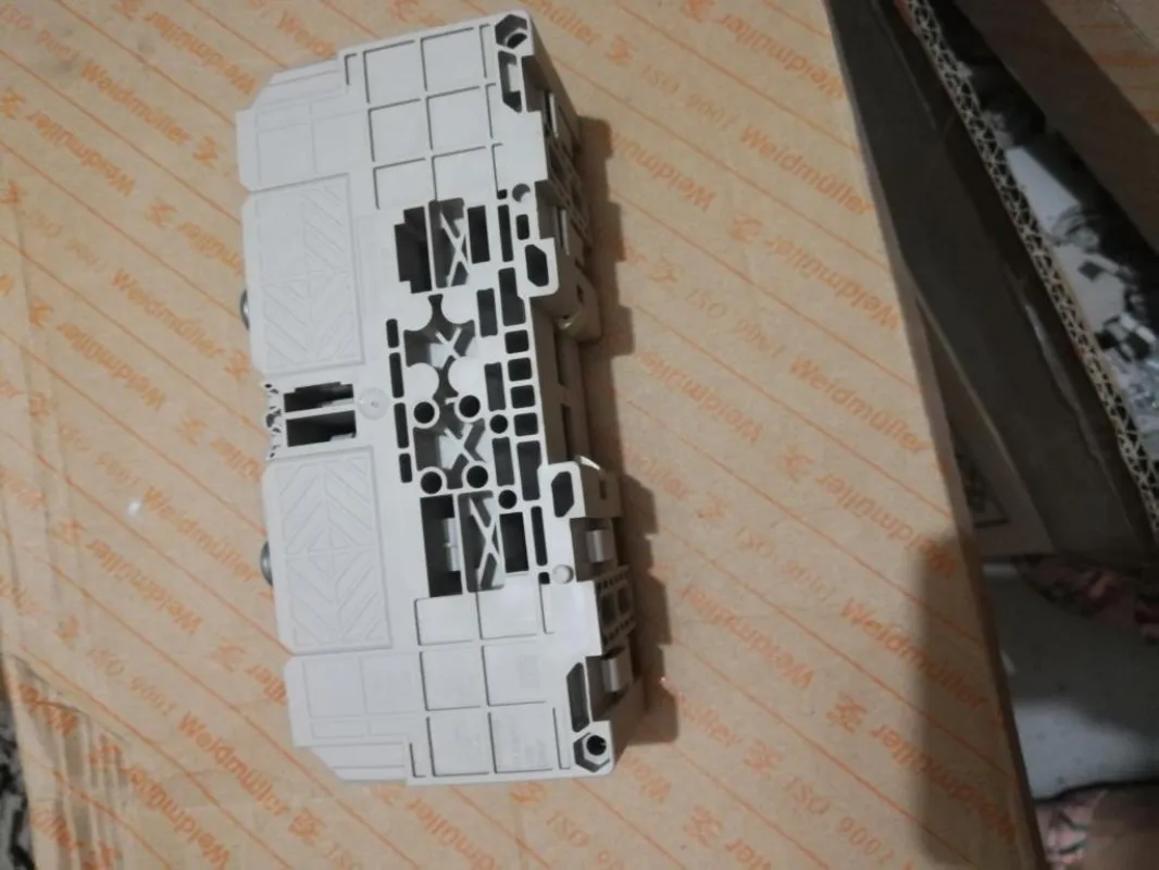 

2pcs WFF 300 terminal 1028700000