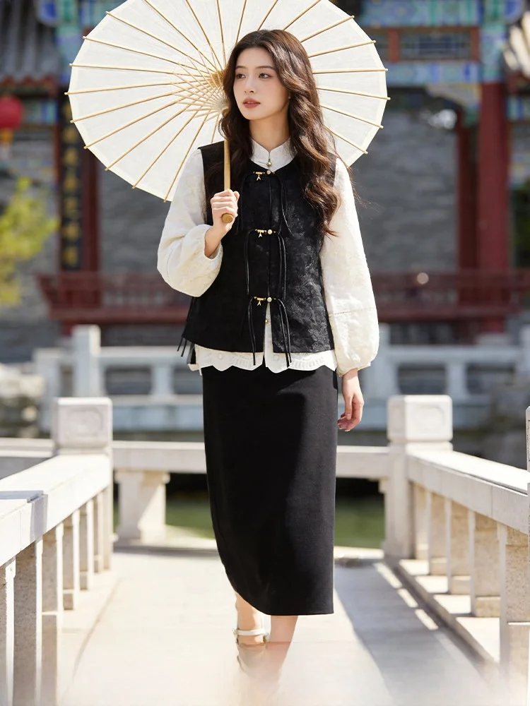

New Chinese Style Set Women's Large Size Base Tank Top Half Skirt Spring 2026 Fashionable Embroidery Three Piece Suit Commute