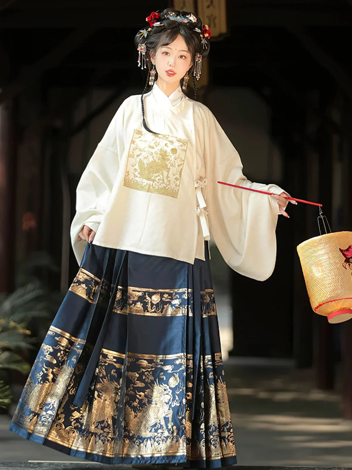 

Hanfu Women's Ming Dynasty Round Neck Robe Weaving Gold Horse Face Skirt Set Original Chinese Style Daily Commuting